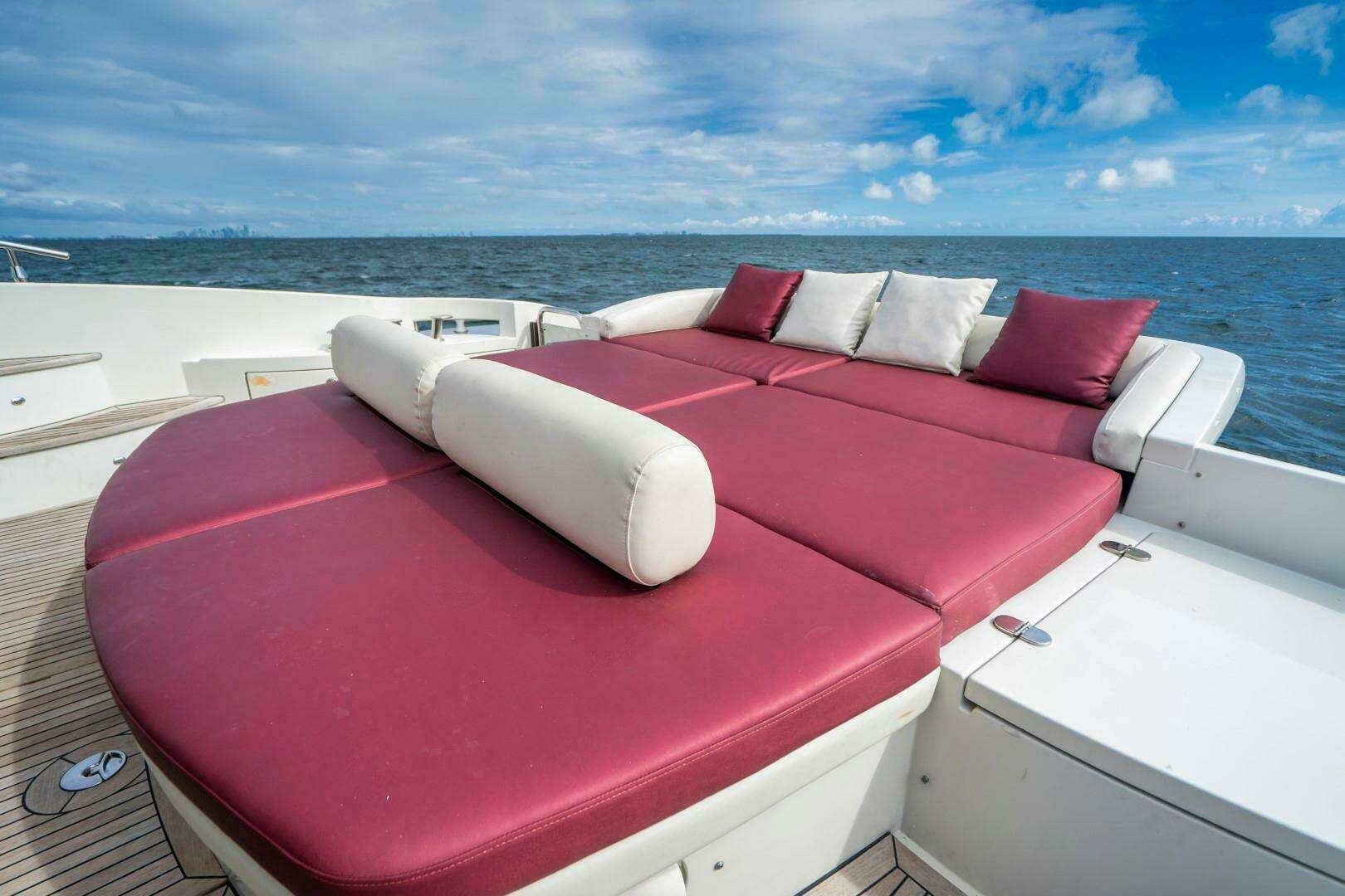 2007 Azimut 68S - Image 9