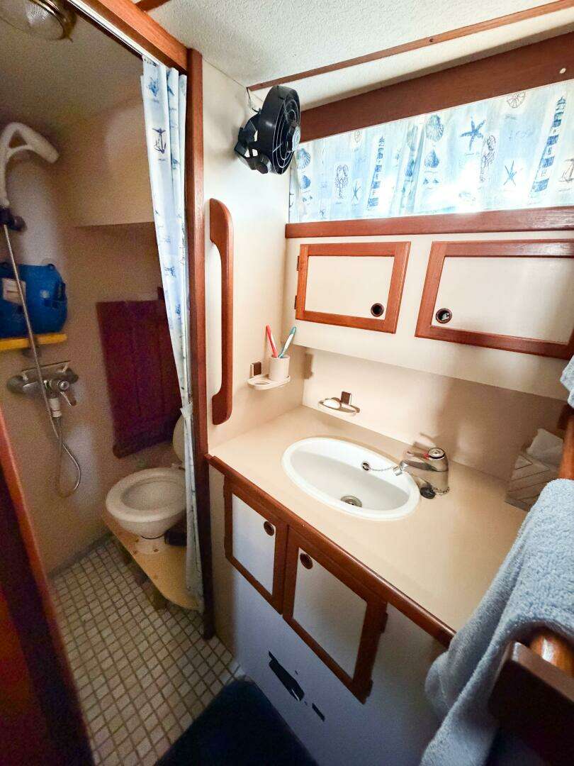 1986 Nauticat 40 Cutter Ketch Pilothouse - Image 56