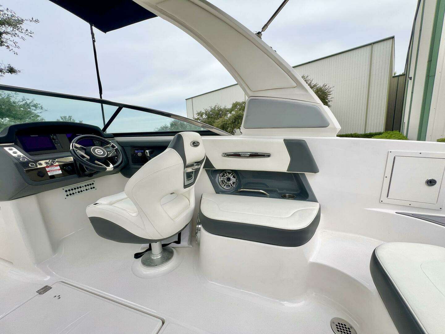 2022 Chaparral 267 SSX OB - Image 18