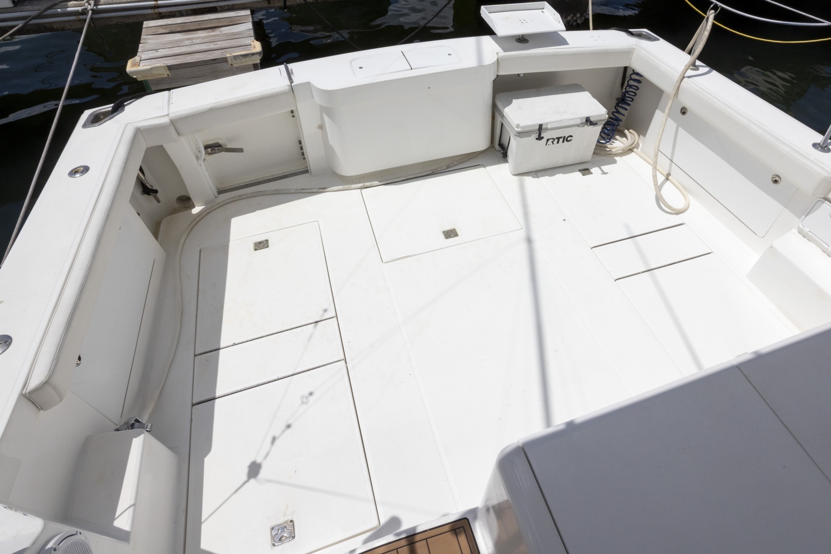 2000 Cabo 45 EXPRESS - Image 22