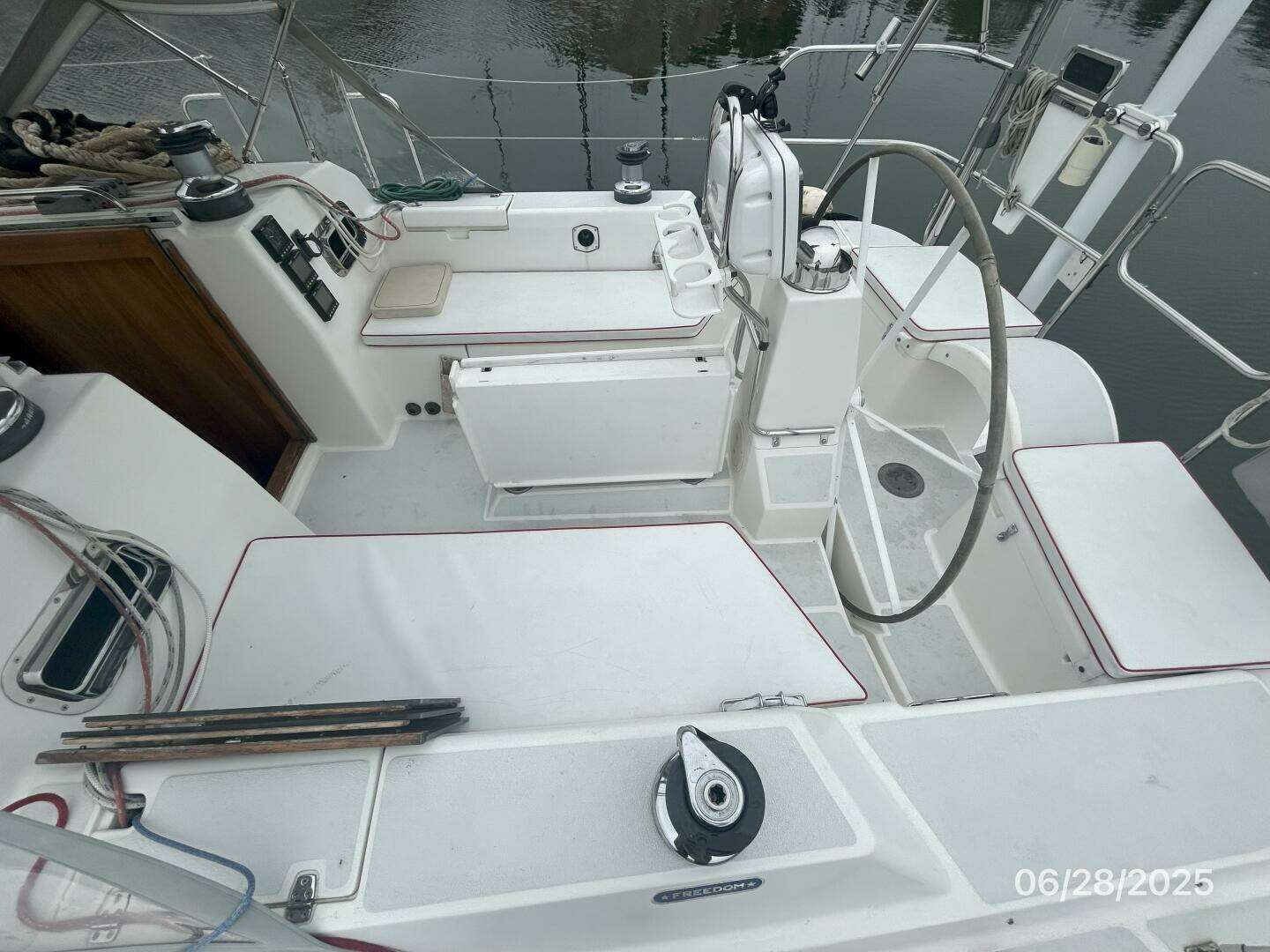 1995 Freedom 40/40 - Image 31