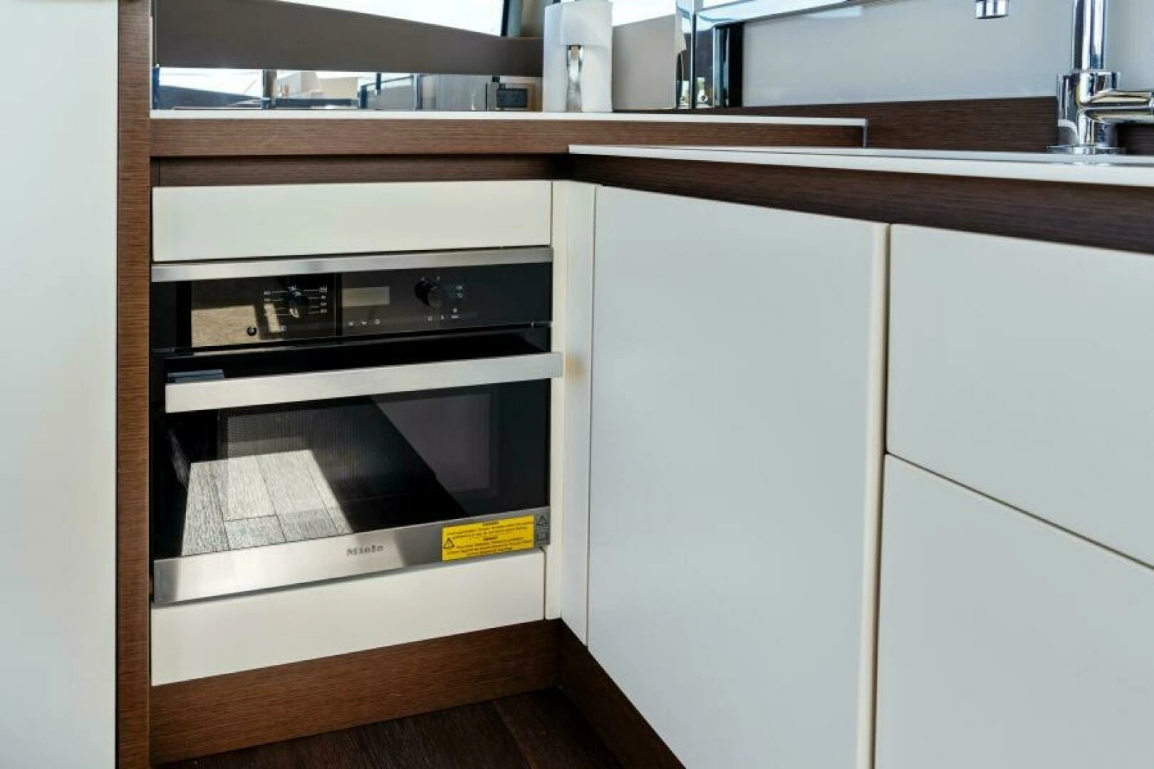 2020 Prestige 520 Flybridge - Image 10