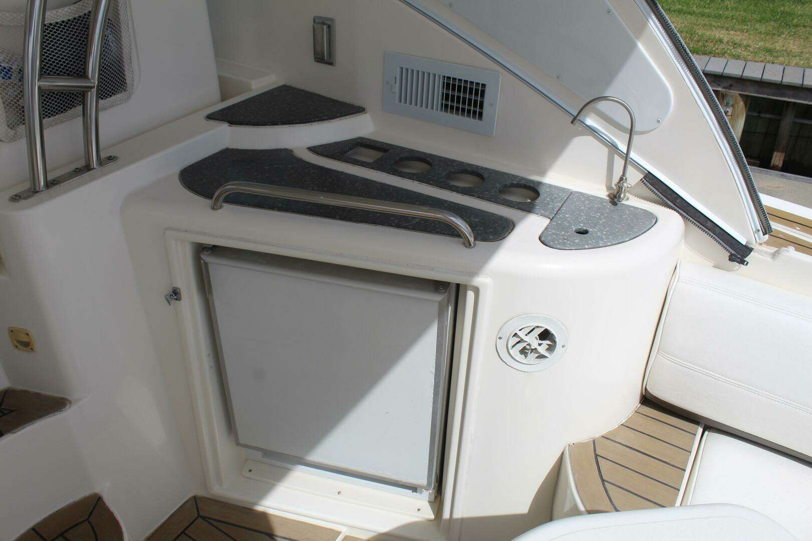 2007 Cruisers Yachts 420 Express - Image 17