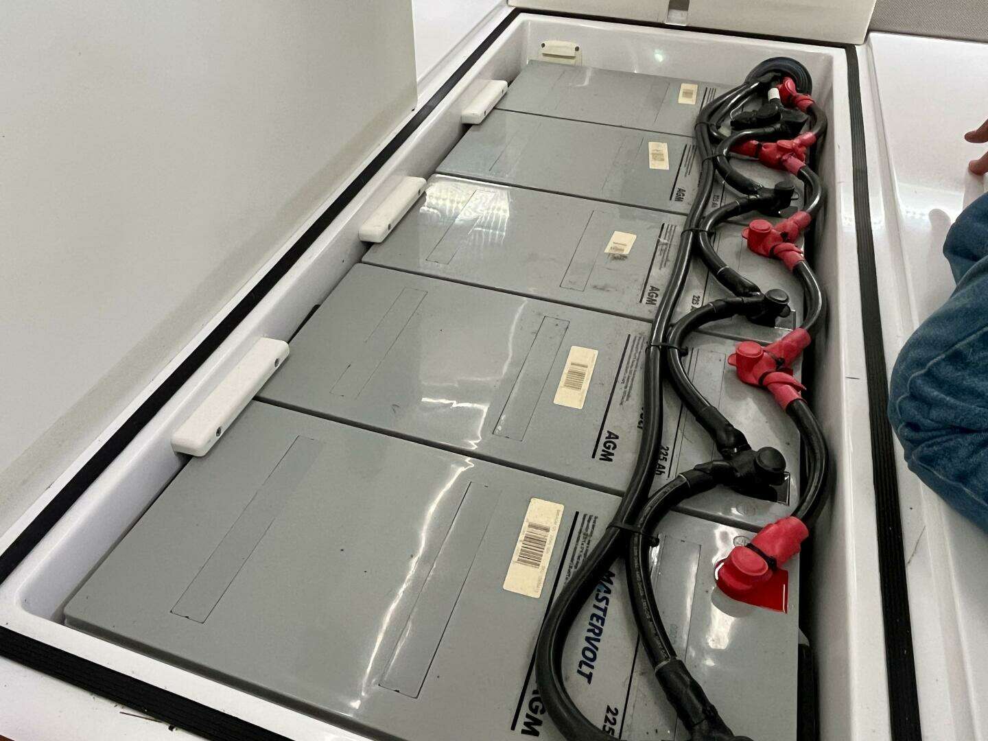 2018 Axopar 37 Sport Cabin R - Image 38