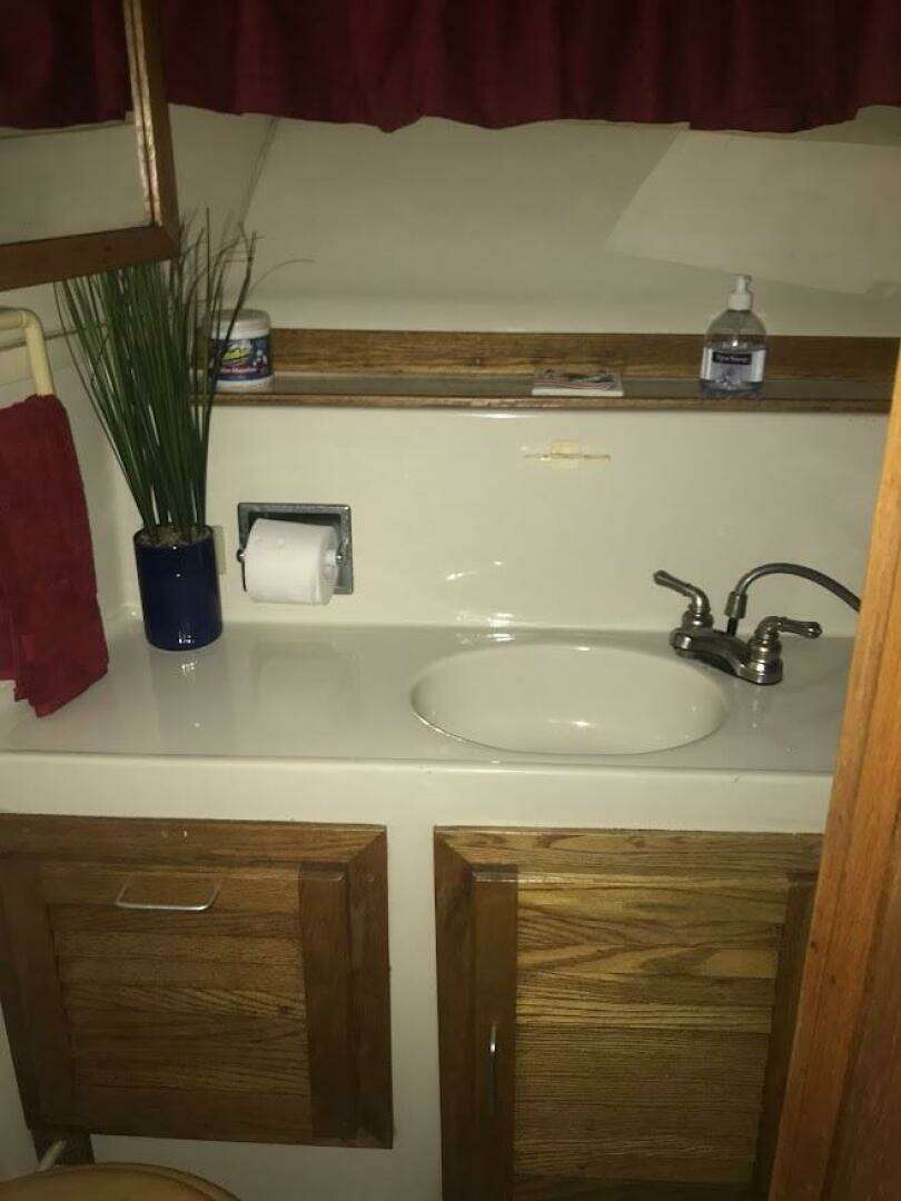 1986 Mainship 40' Double Cabin - Image 16