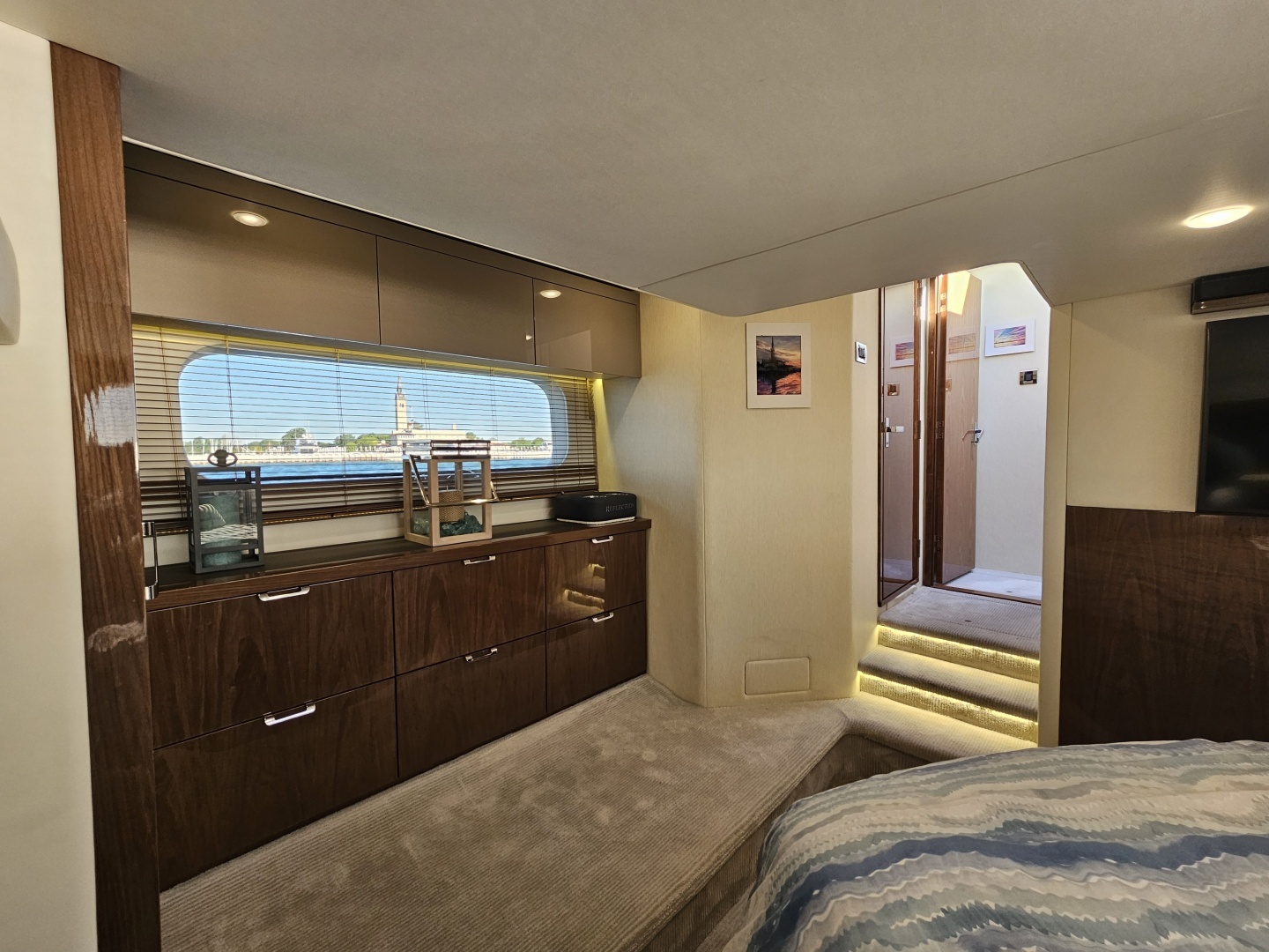 2019 Sea Ray 520 Sundancer - Image 46