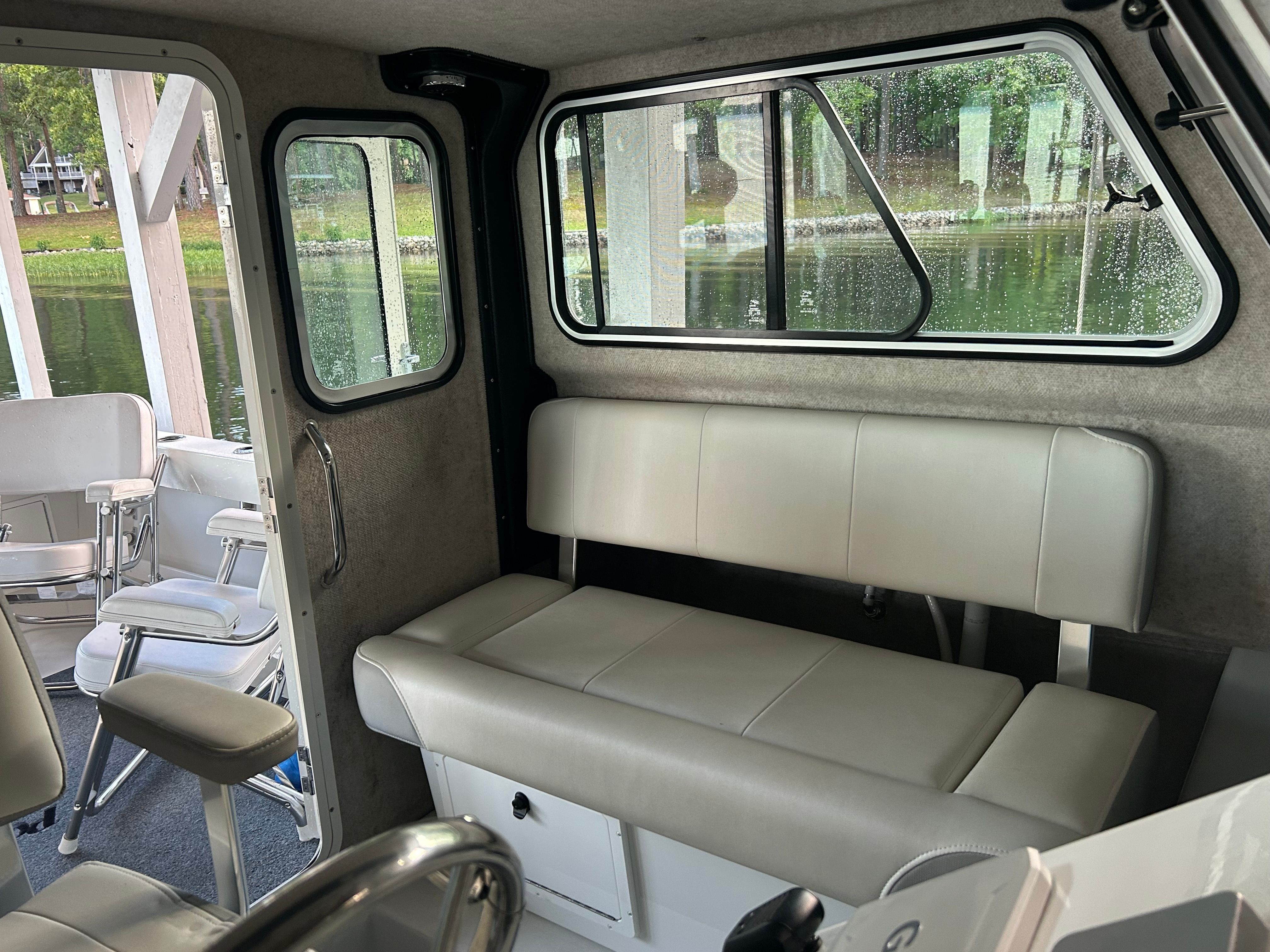 2020 Parker 2320 Sport Cabin - 12