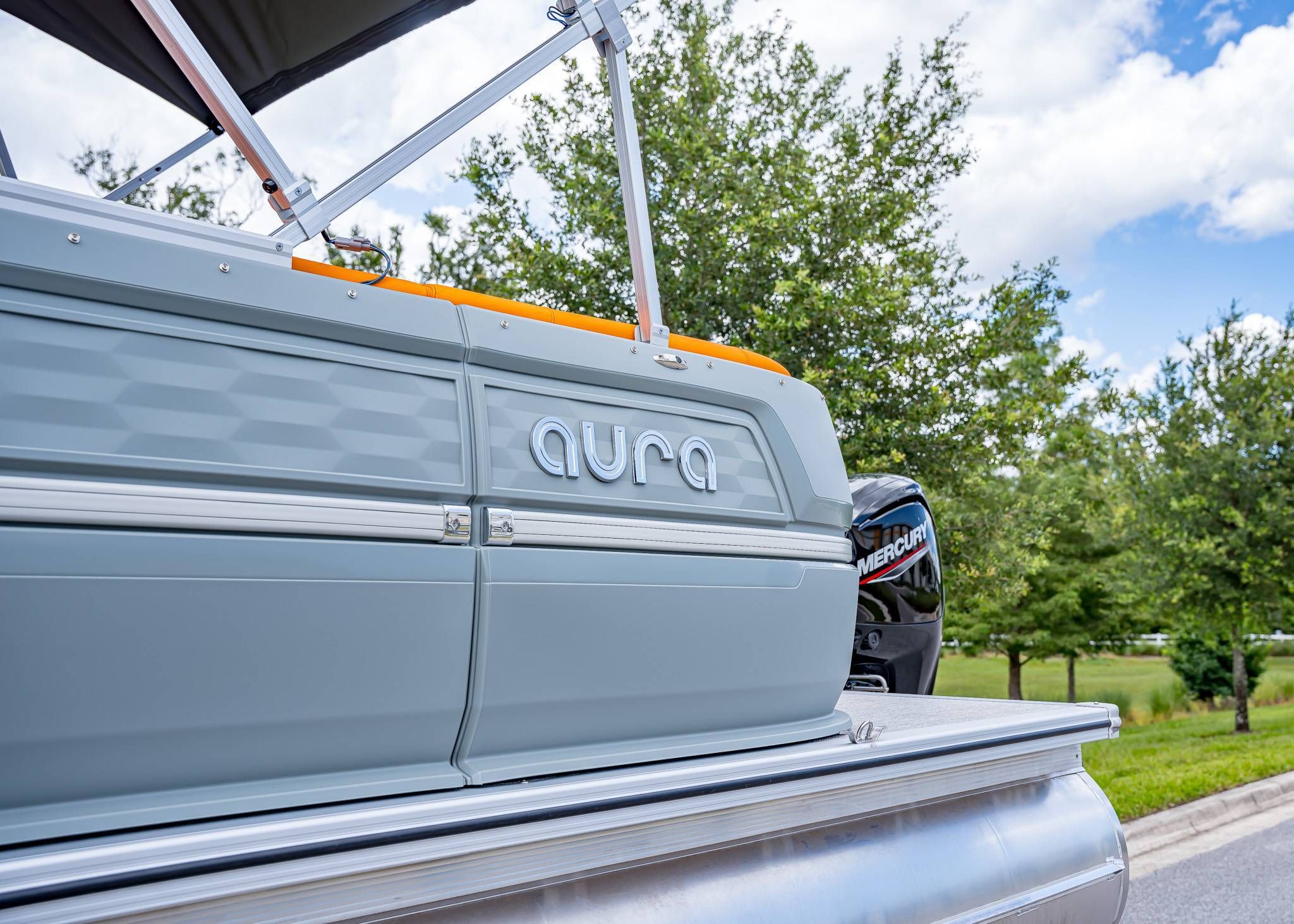 2025 Tahoe Pontoon Aura Quad Lounge - 3