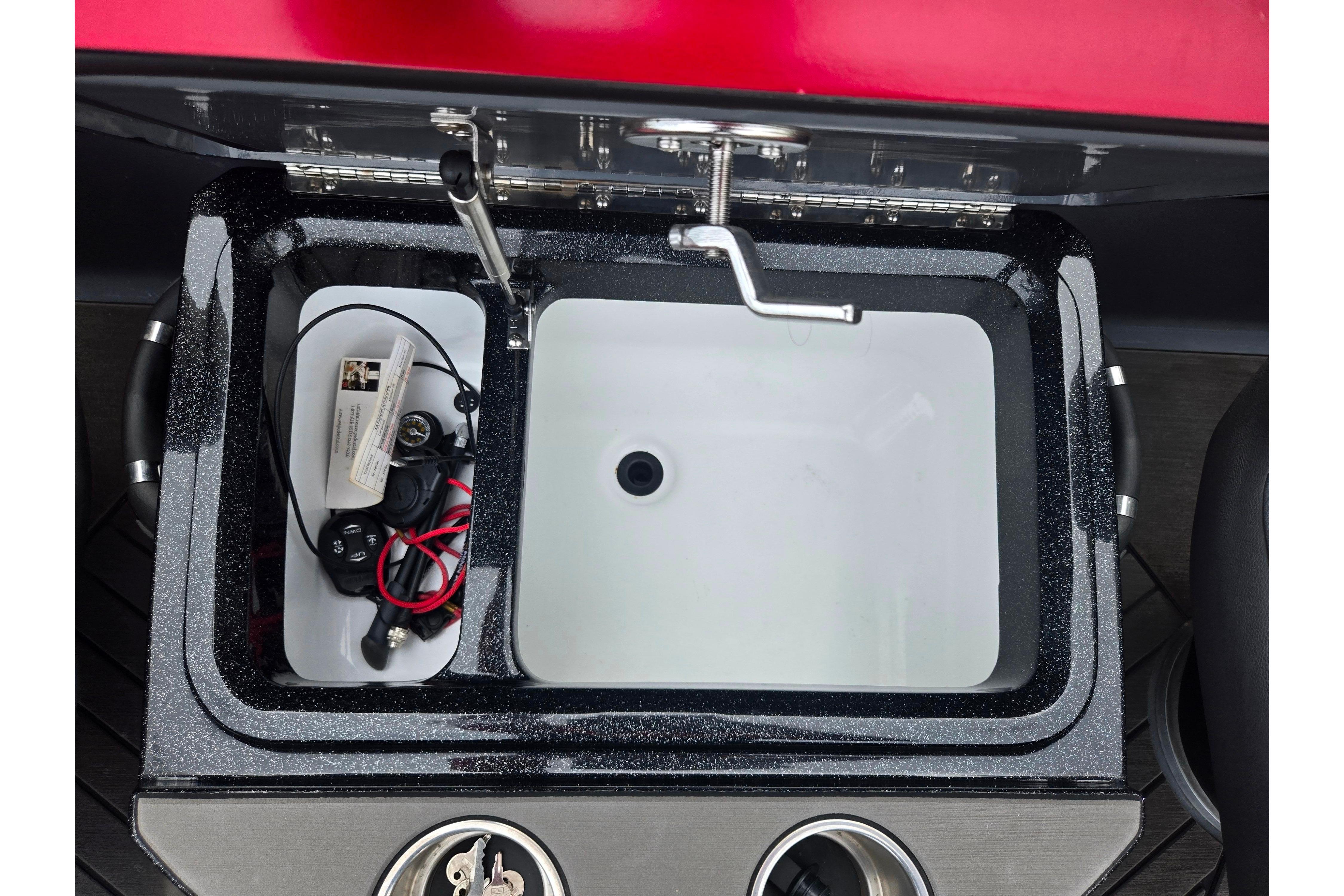 2022 Vexus VX20 boat livewell with accessories and sleek design.