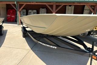 2025 Tracker Grizzly 2072 Utility