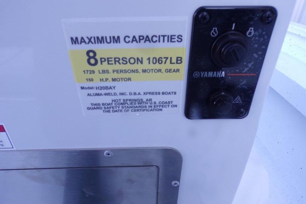 2026 Xpress H20B Bay boat capacity label, Yamaha controls, 8-person, 1729 lbs limit.