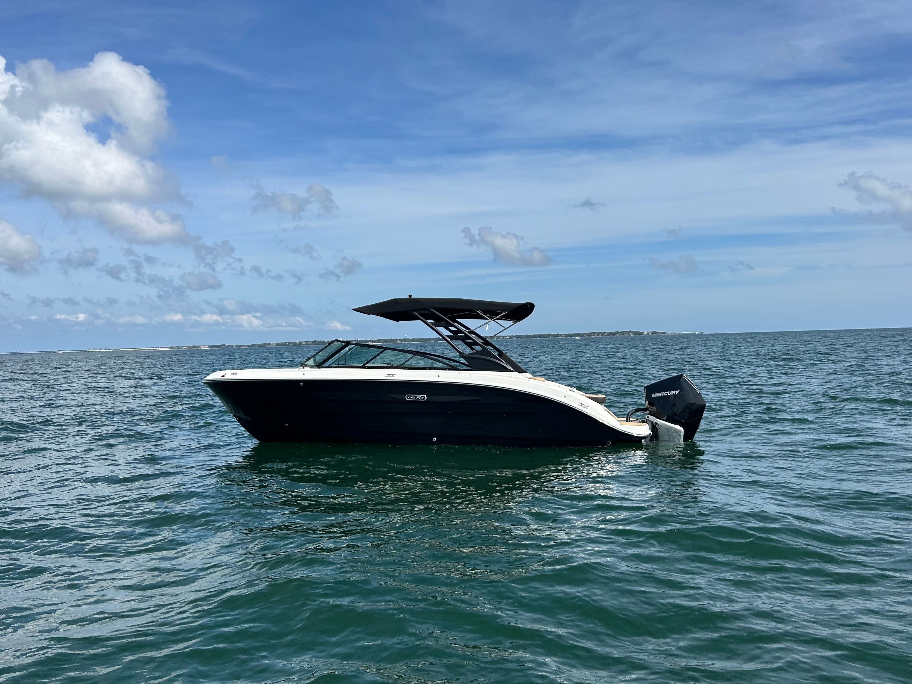 2026 Sea Ray SDX 250 Outboard
