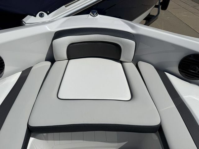 2026 Yamaha Boats 195S - 32