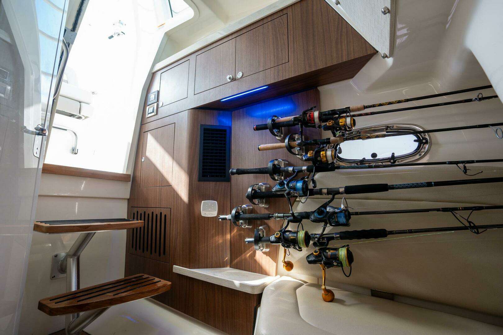 2020 Boston Whaler 380 Outrage Center Console - Image 33