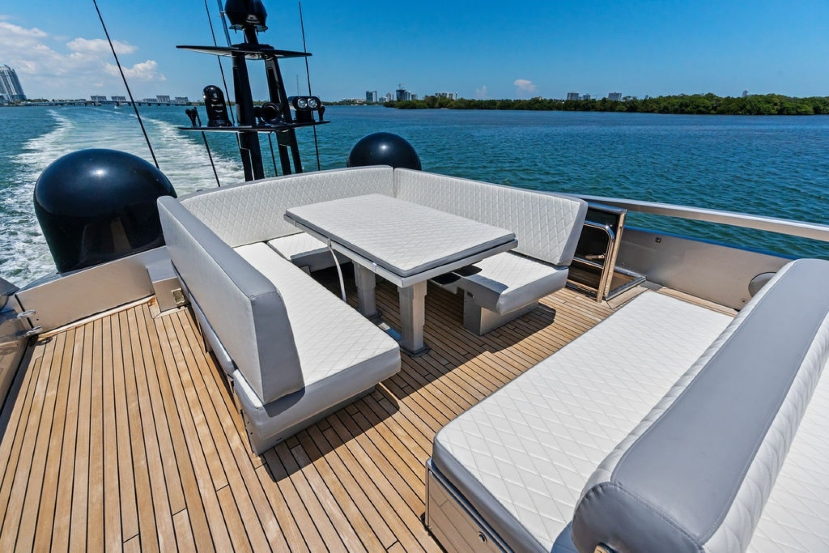 2012 Pershing 92 - Image 10