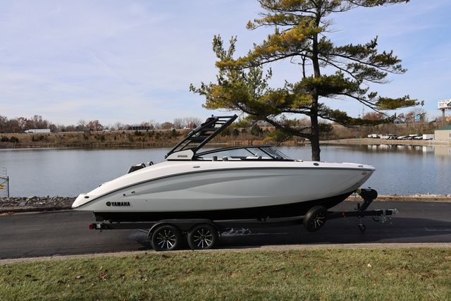 2026 Yamaha Boats 252S
