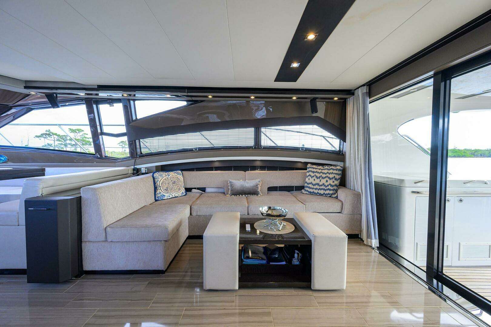 2016 Marquis 660 Sport Yacht - Image 3