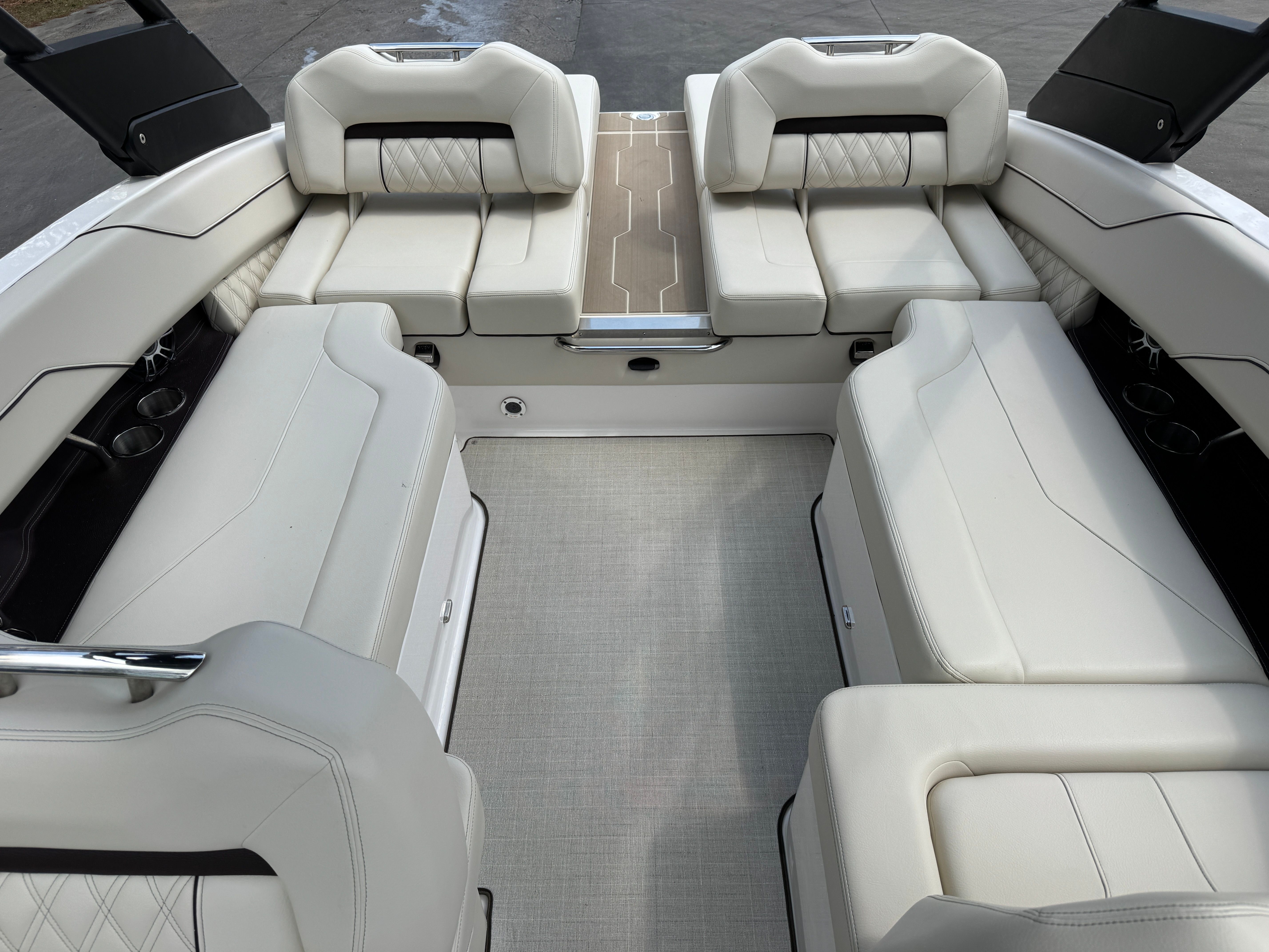 2023 REGAL LS4 - Image 16