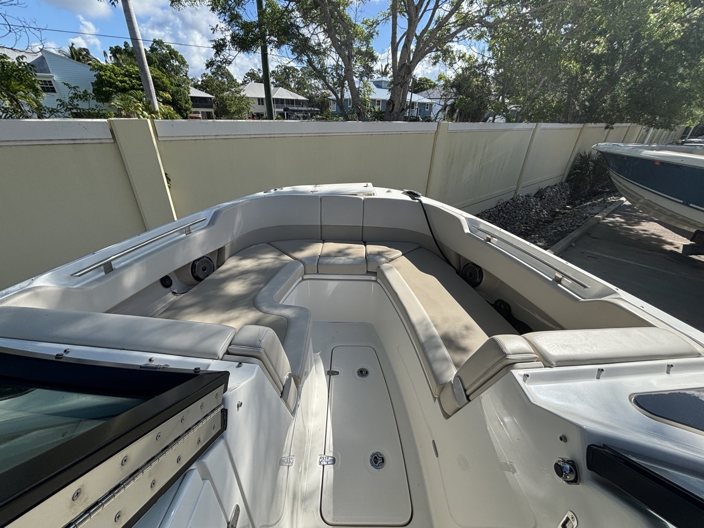 2024 Boston Whaler 320 Vantage - Image 10