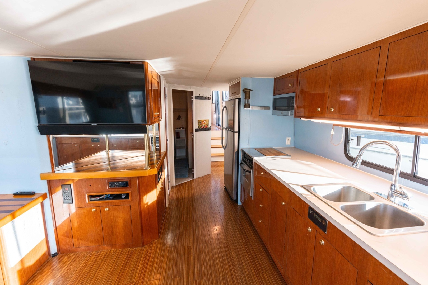 2001 Harbor Master 520 Coastal - Image 27