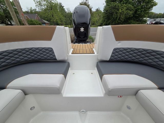 2026 Starcraft SVX 230 DC OB w/250hp and Trailer - 33