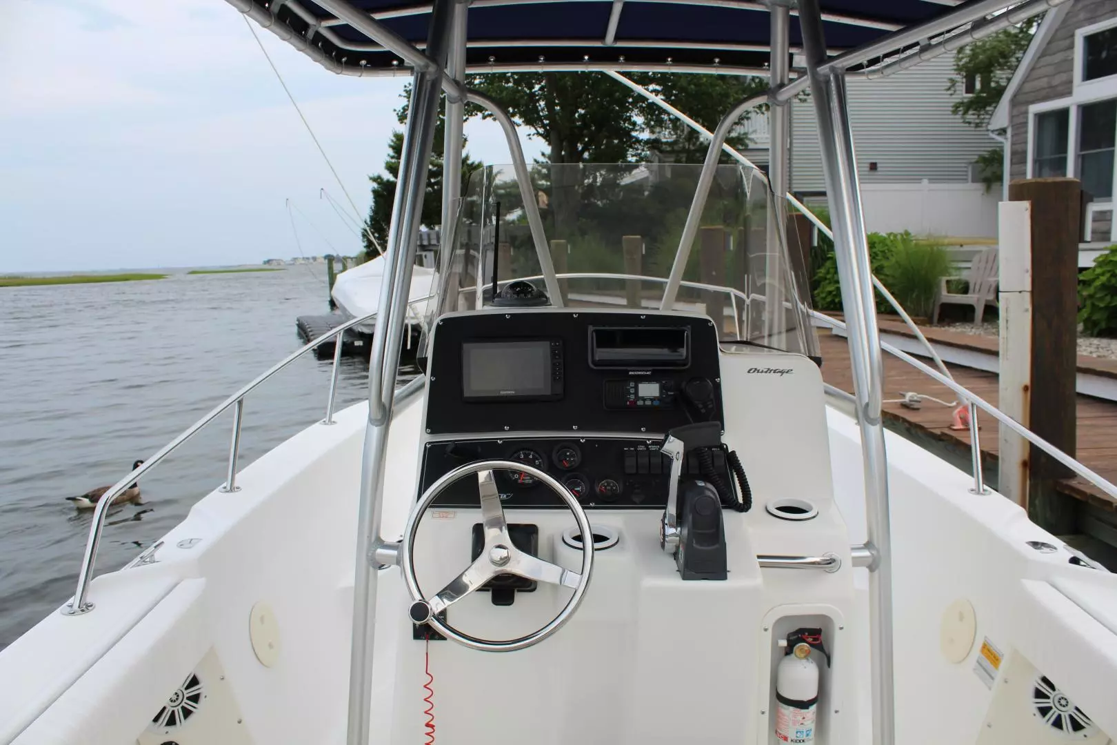 1999 Boston Whaler 23 Outrage - Image 4