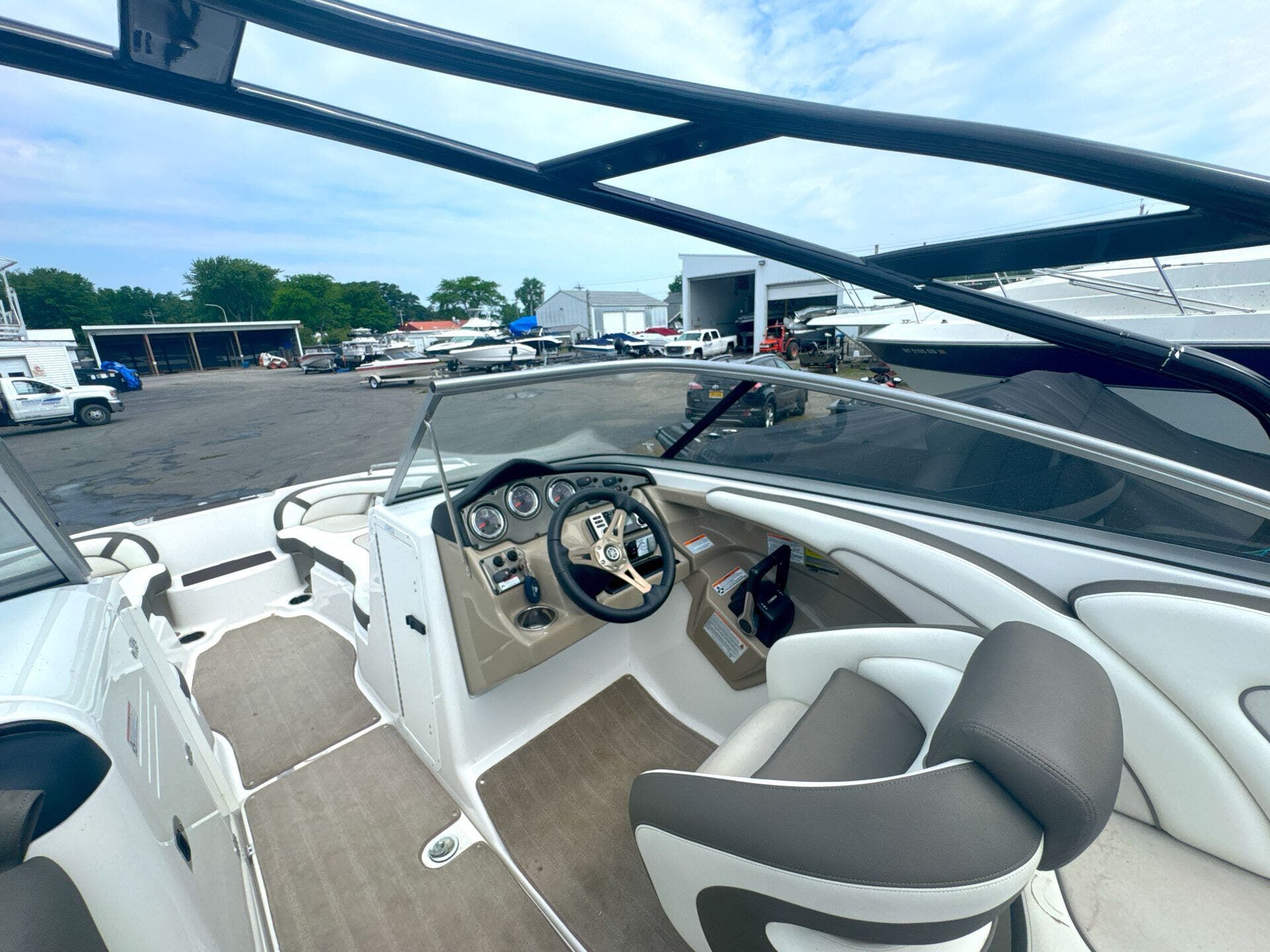 2013 Yamaha Boats 242 Limited S - 12