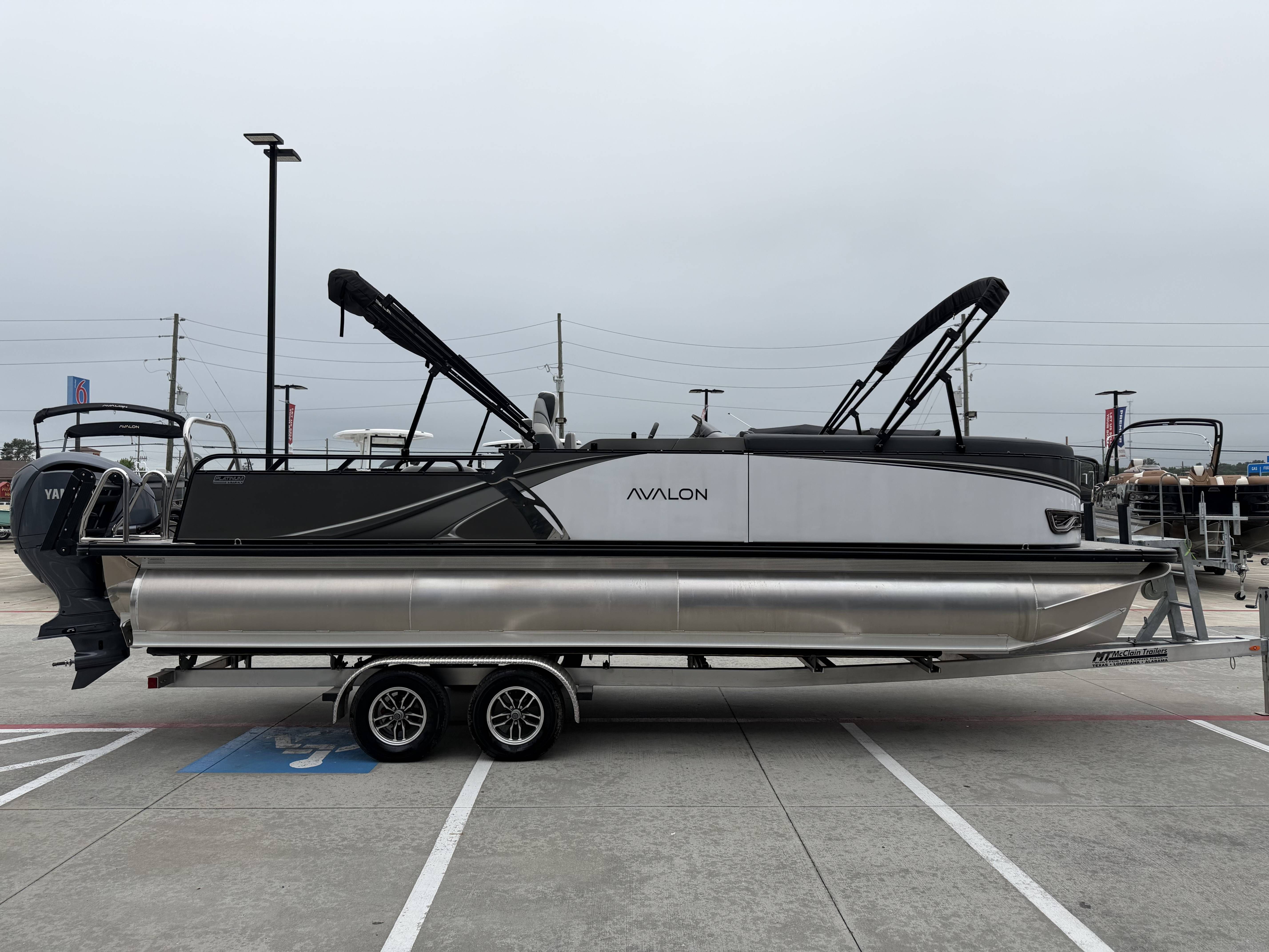 2025 Avalon LSZ Versatile Rear Bench - 25' - 7