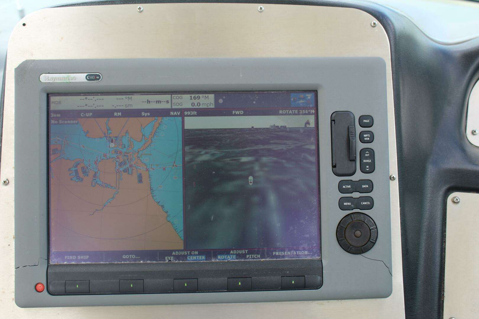 2007 Cruisers Yachts 420 Express - Image 13