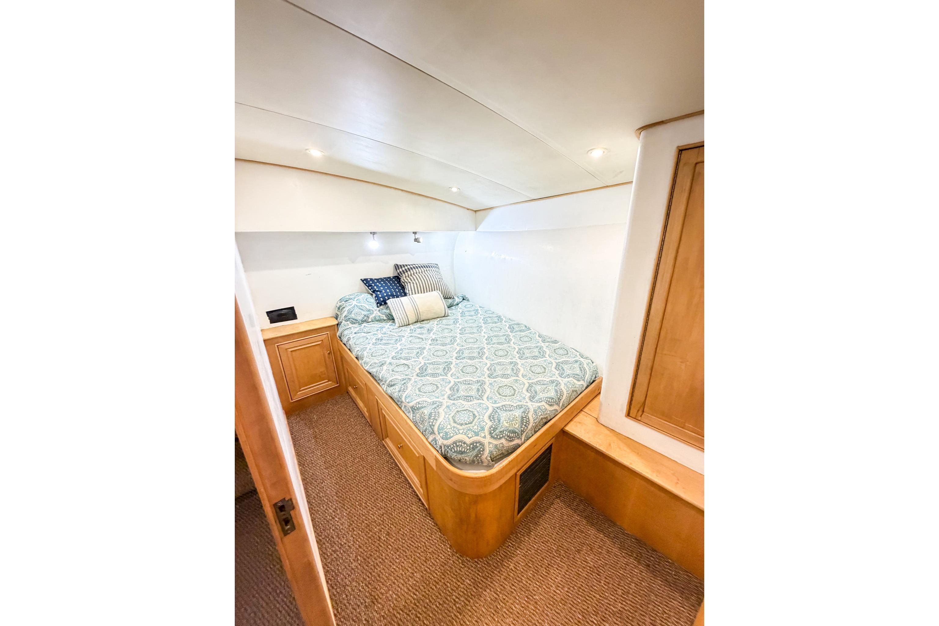 Cozy cabin interior of 1998 Blackwell Custom Carolina Sportfish with patterned bedding and wood accents.