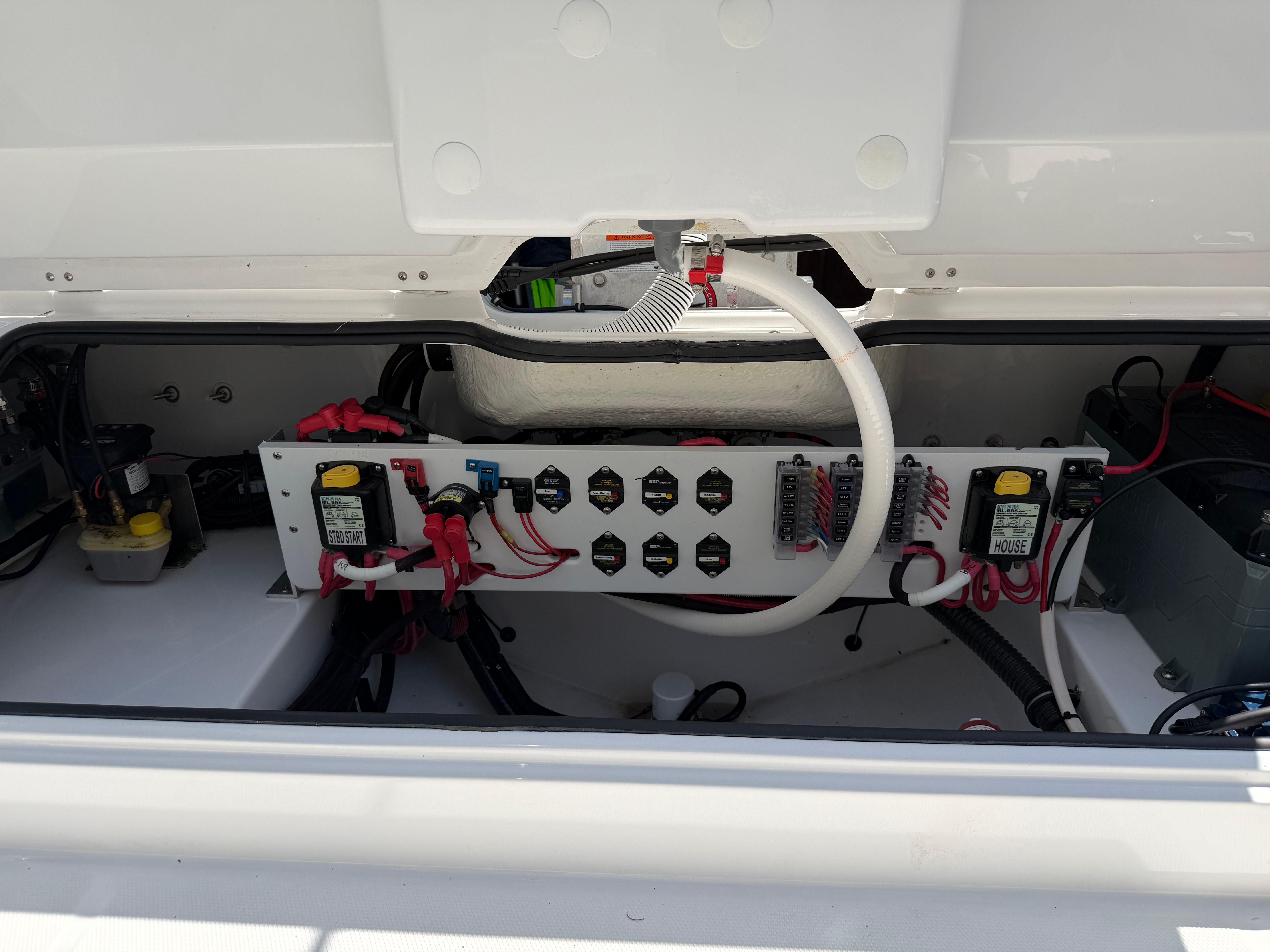 2025 Everglades 253 Center Console - 18