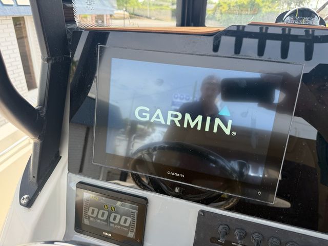 2027 Cobia 245 Center Console - 23