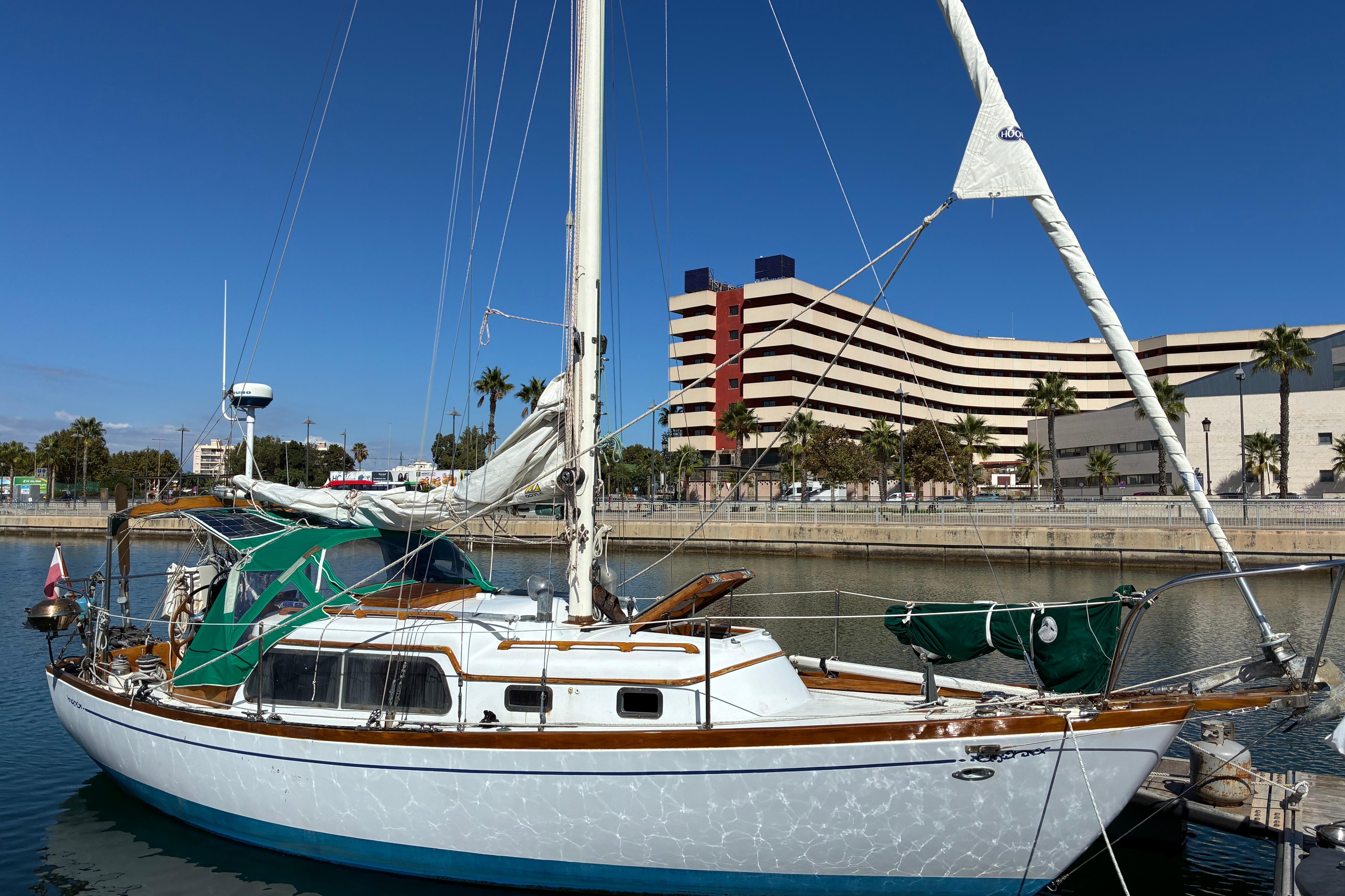 1974 Cheoy Lee Luders Offshore 28