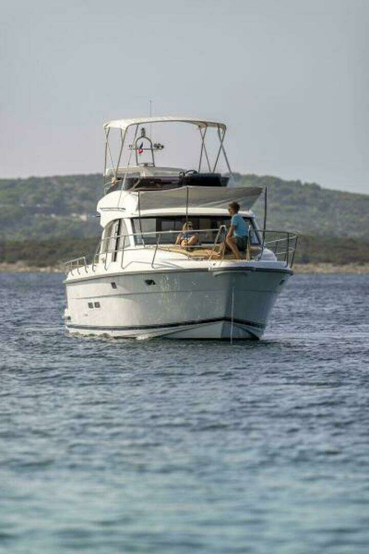 2025 Nimbus 405 Flybridge - Image 12