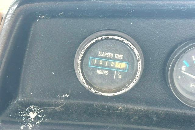 Elapsed time gauge on 1989 Carver 32 Aft Cabin Motor Yacht dashboard.