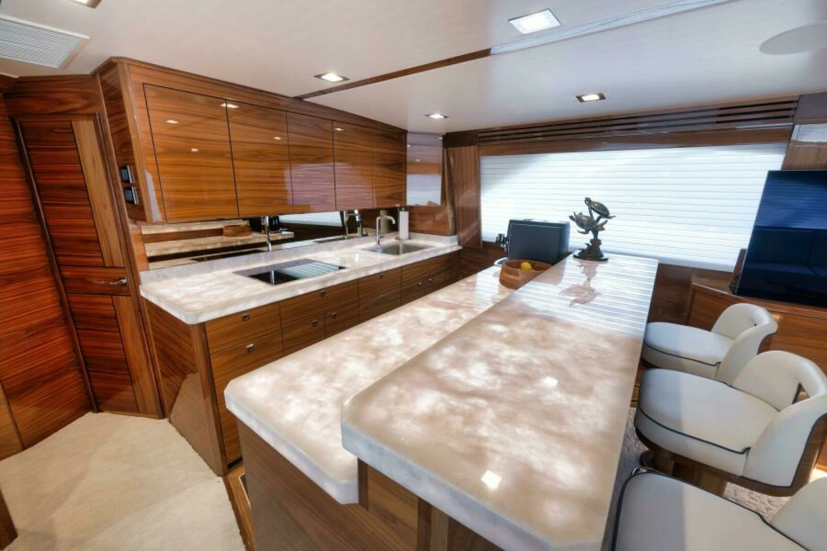 2024 Viking 68 Convertible - Image 15