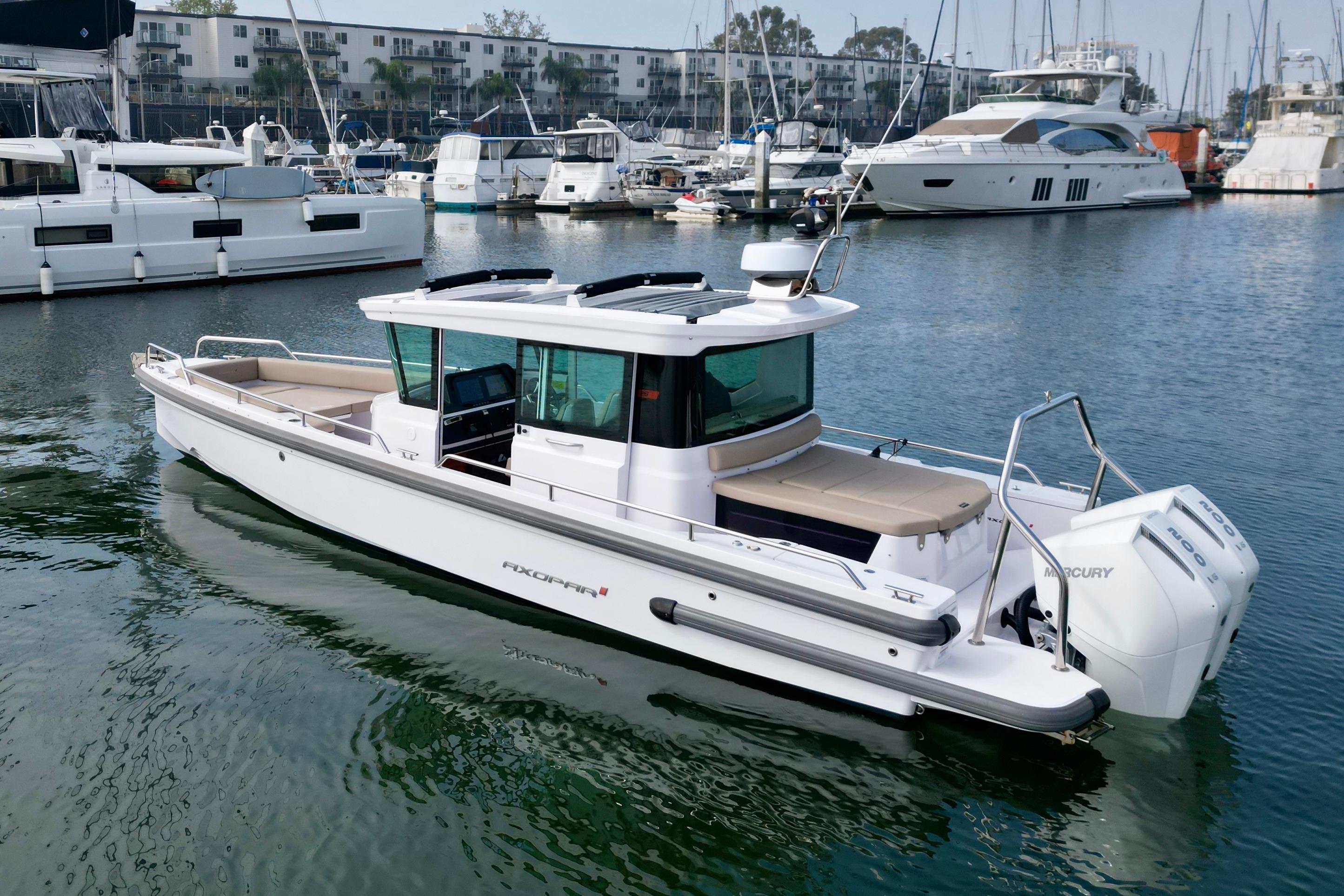 2023 Axopar 28 Cabin