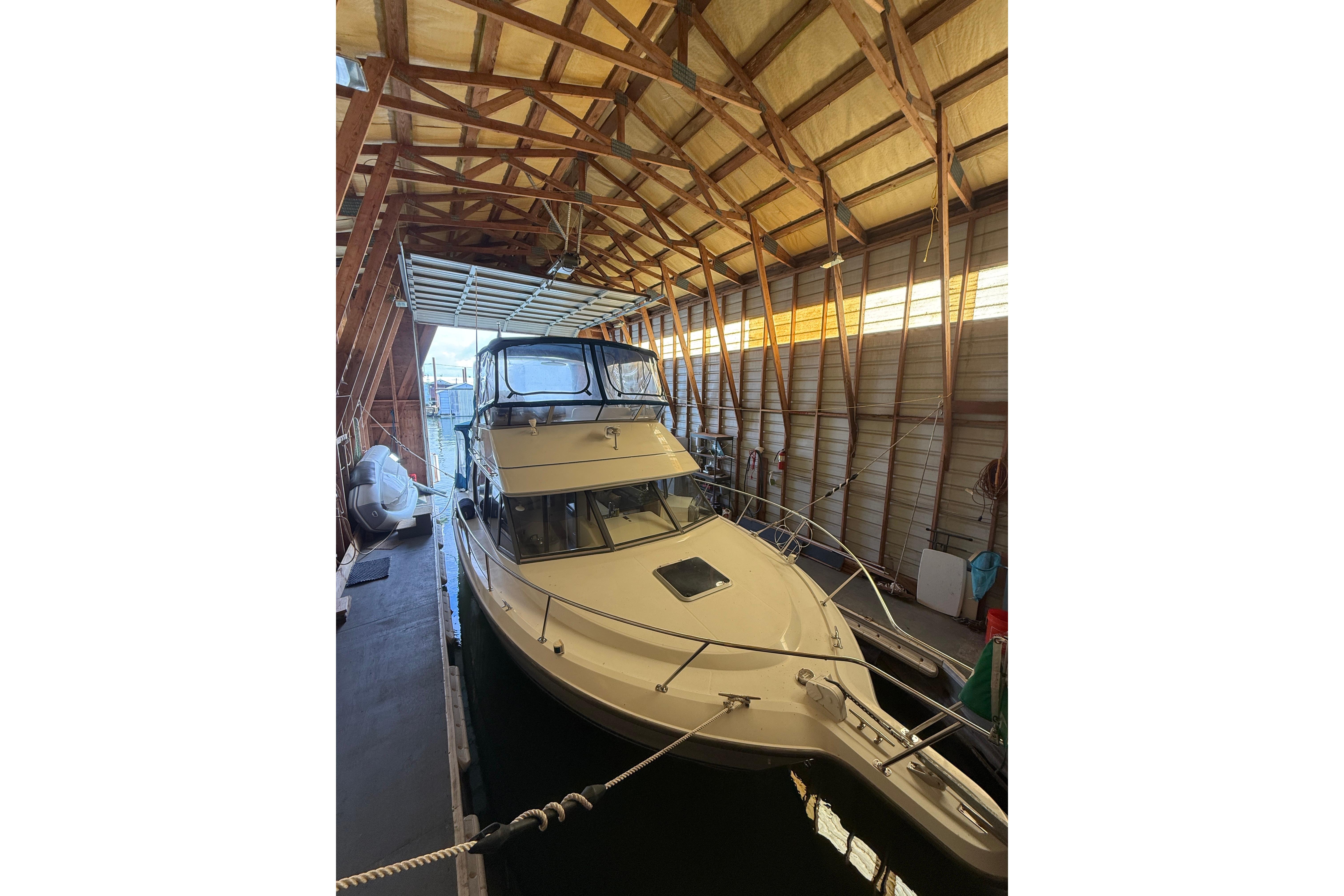 1994 Carver 320 Voyager