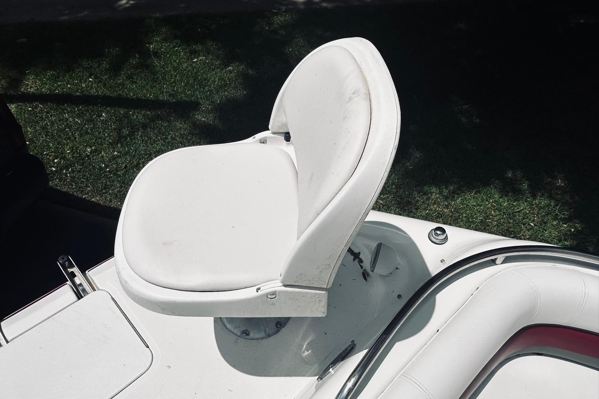White seat on 2013 Hurricane SunDeck Sport 201 OB boat, outdoor setting.