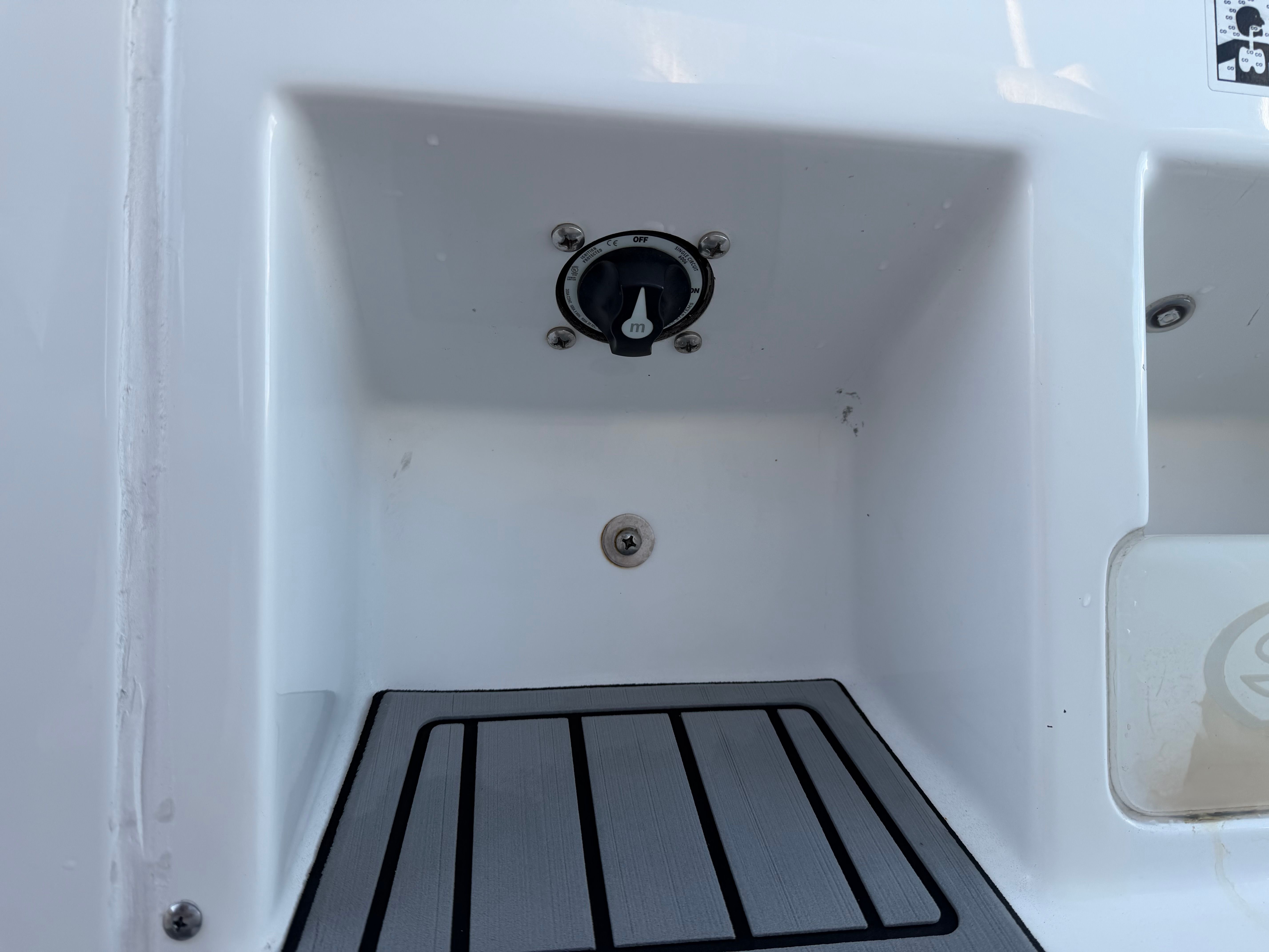 2022 Sea Hunt Gamefish 30 Coffin Box - 25