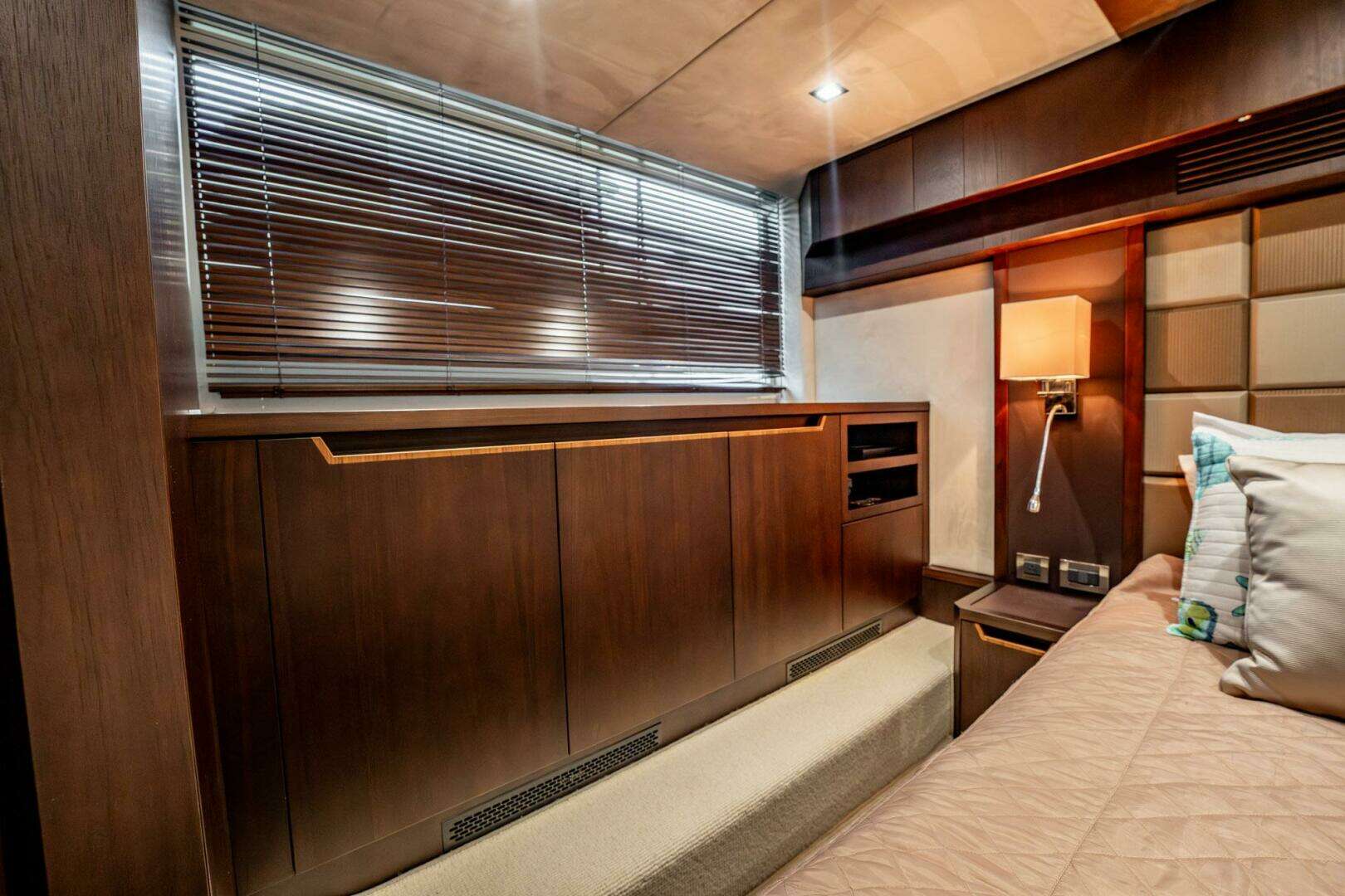 2017 Galeon 510 Skybridge - Image 38