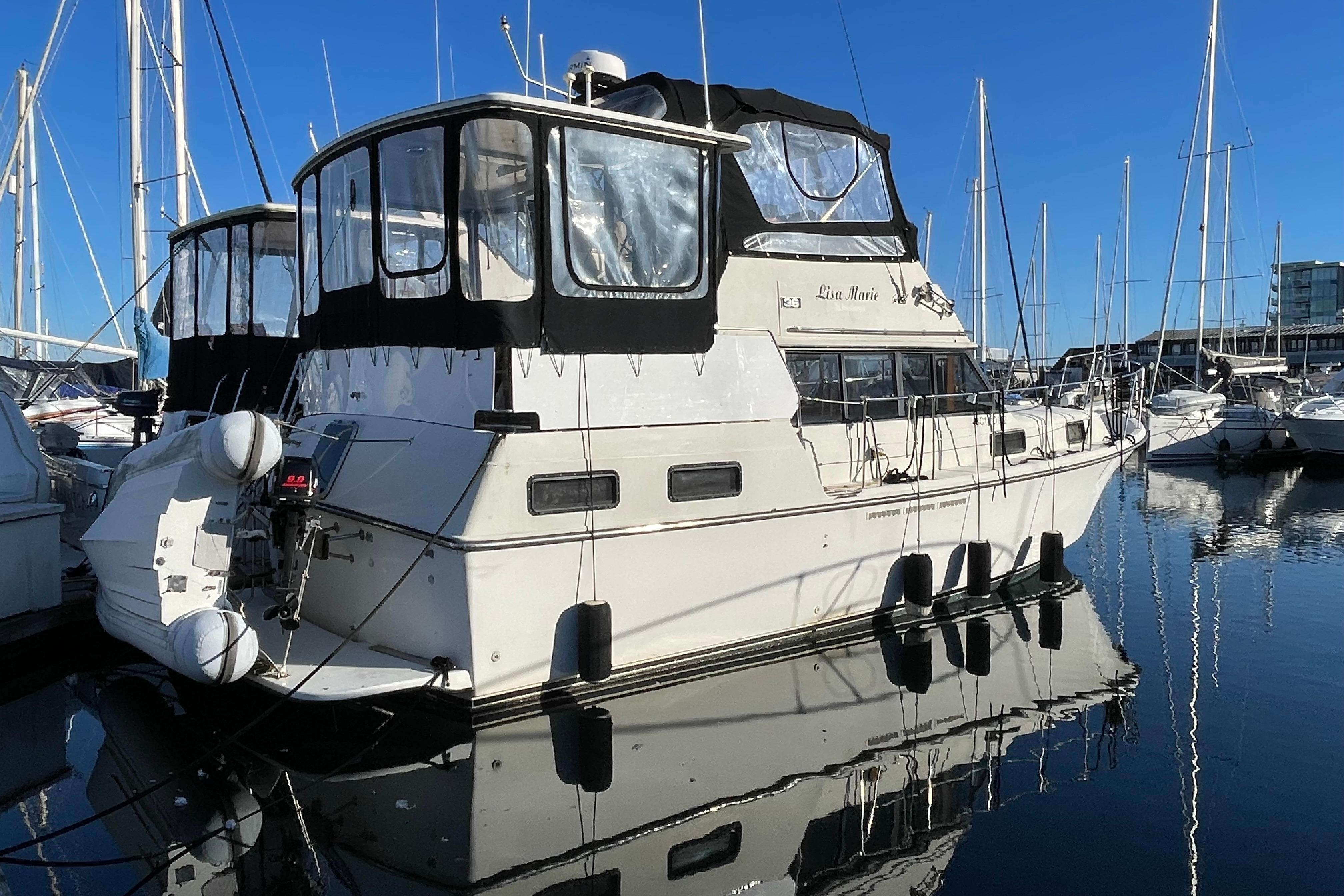 1988 Carver 3607 Aft Cabin Motor Yacht