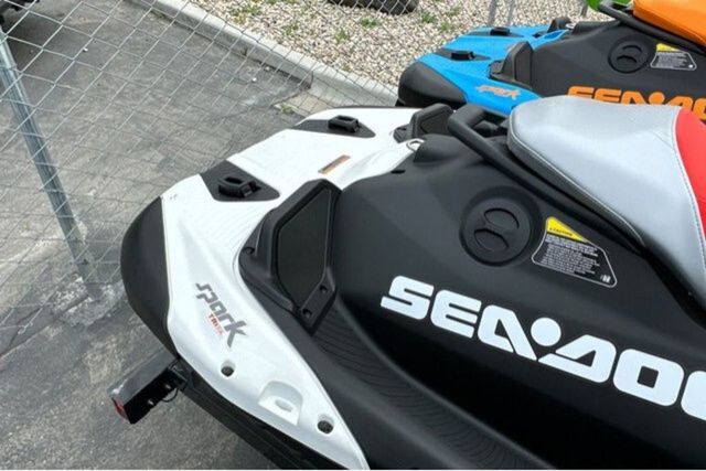 2026 Sea-Doo PWC SPARK TRIXX 90 AUD WH 1UP IBR 26 - 61