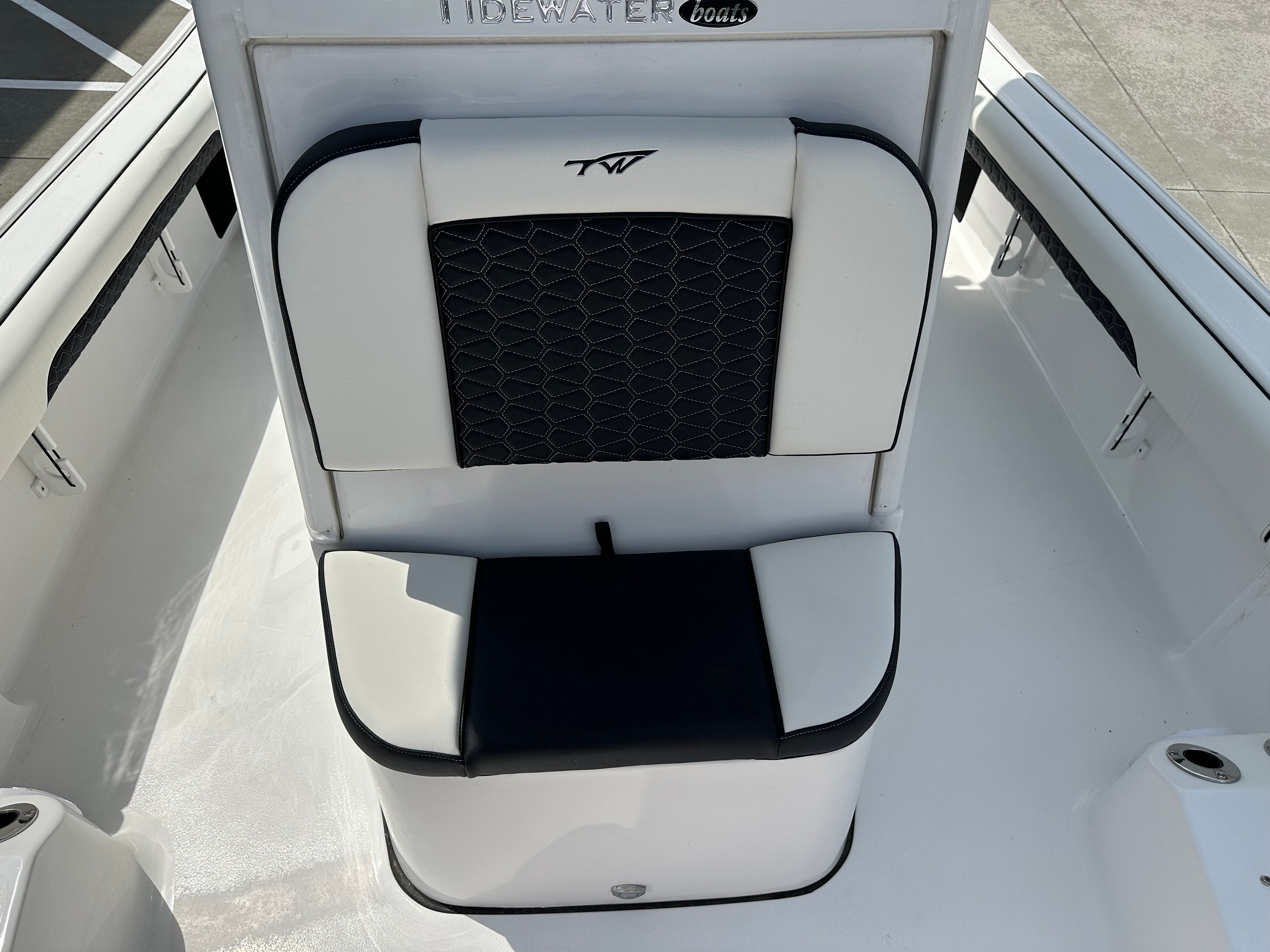 2025 Tidewater 2500 Carolina Bay - 35
