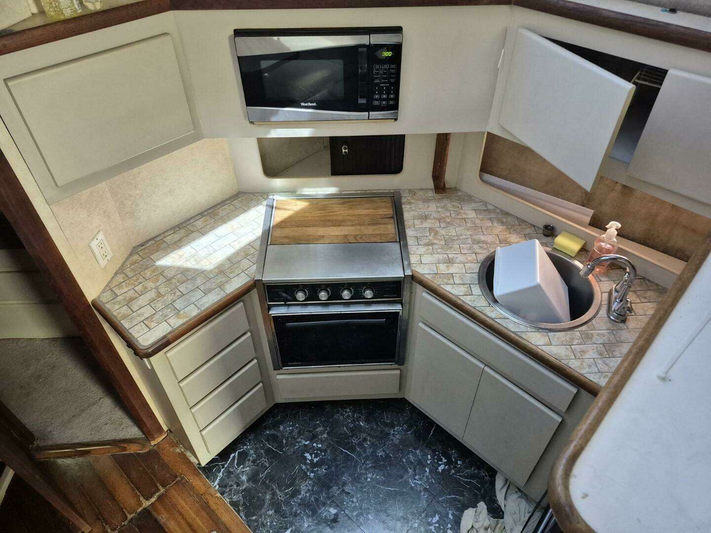 1991 Carver — - Image 25