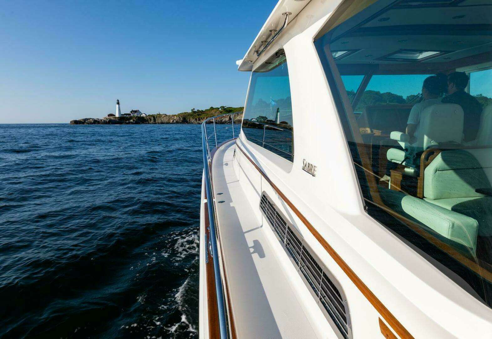 2027 Sabre 43 Salon Express - Image 8