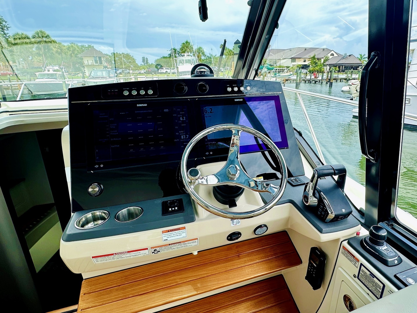 2023 Boston Whaler 405 Conquest - Image 16