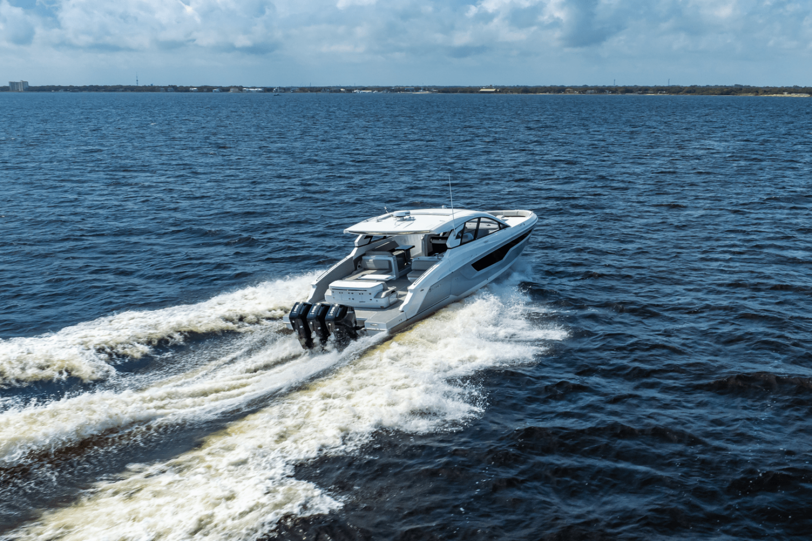 2025 Cruisers Yachts 50 GLS - Image 14