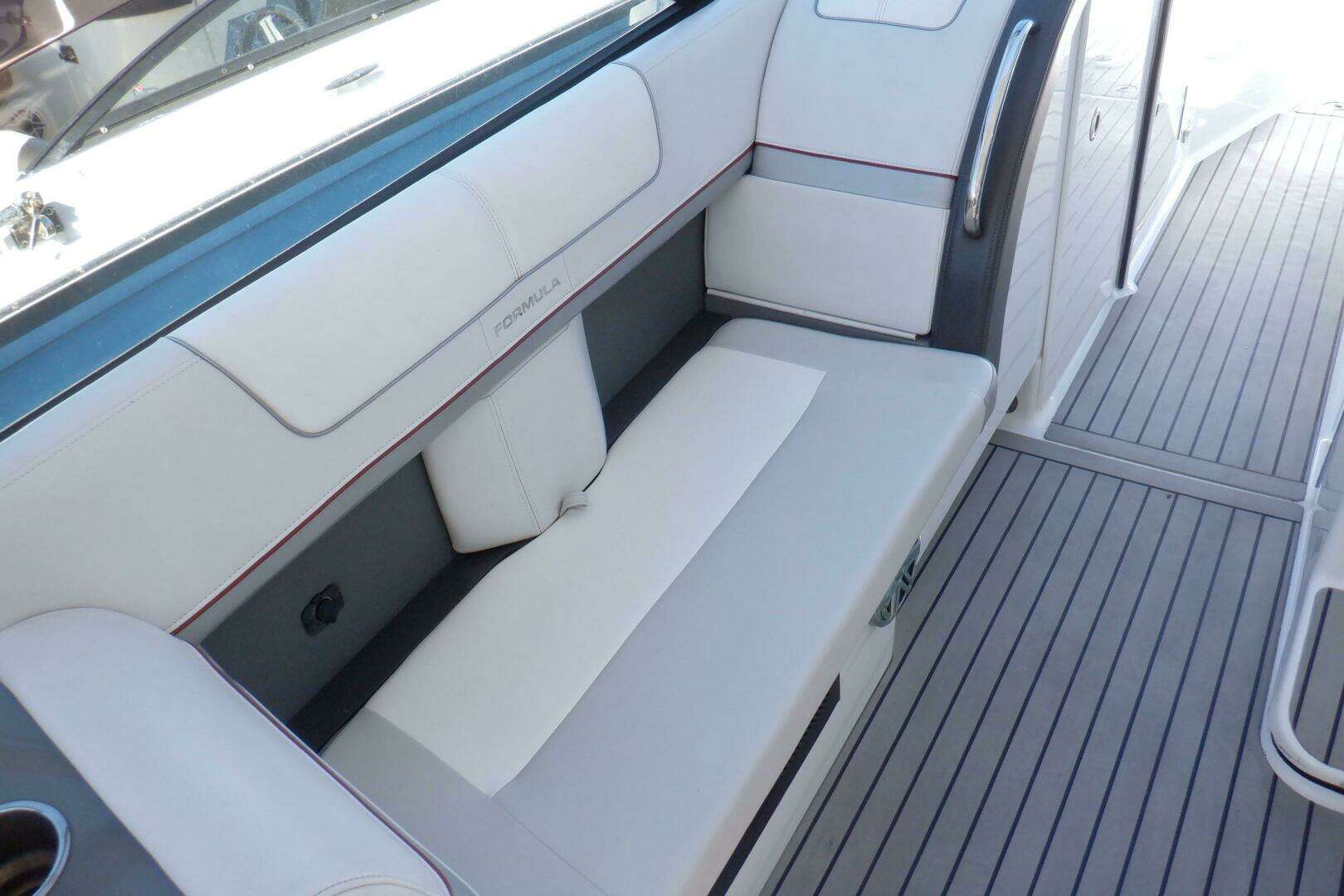2015 Formula 350 Crossover Bowrider - Image 16