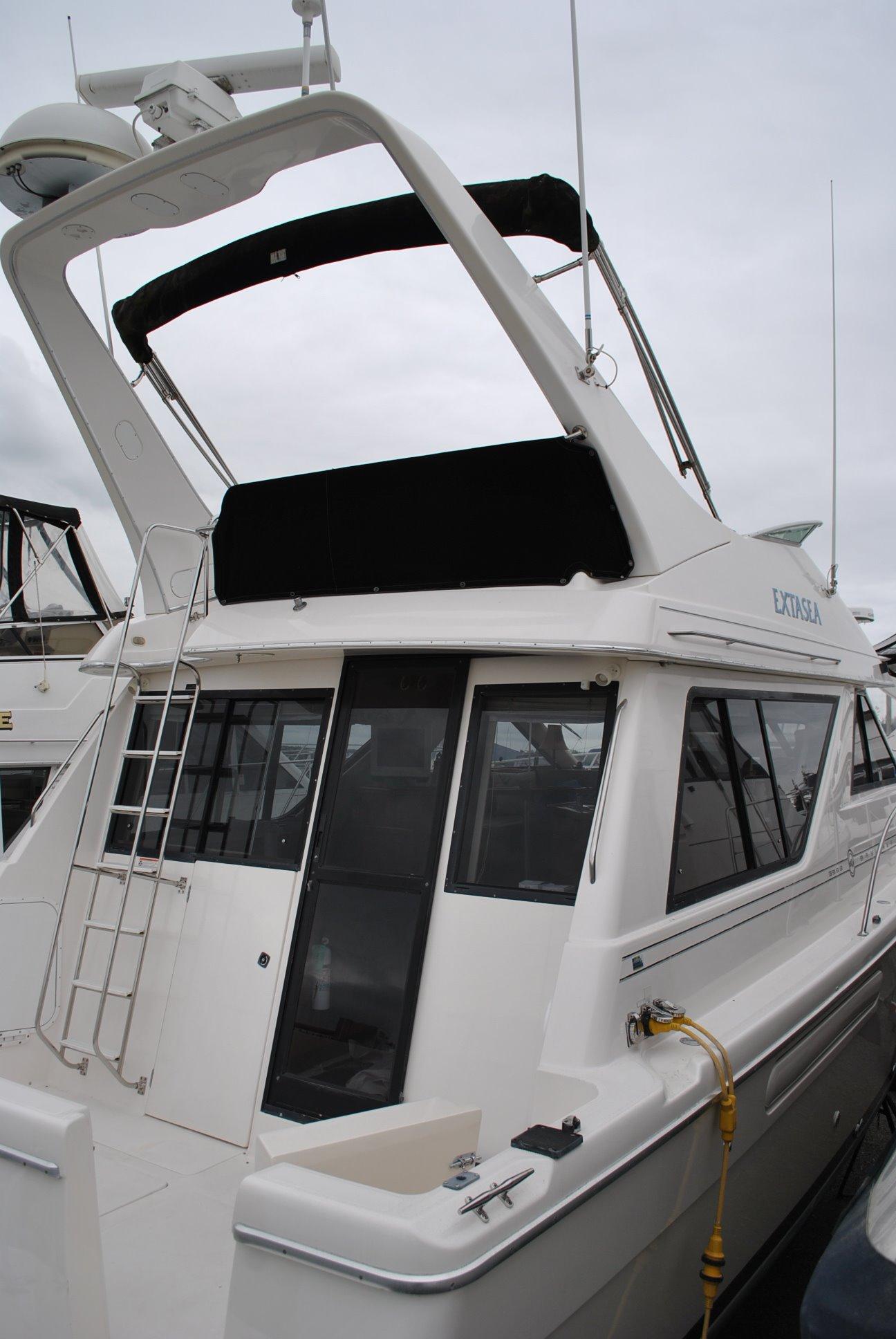 Aft view 3988 Bayliner 1995